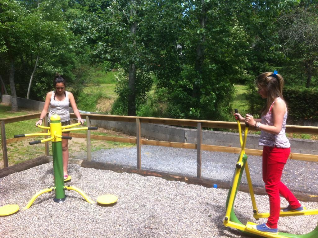 Camping La Cle Des Champs Saint-Nectaire Exterior photo